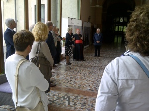 Il momento dell'inaugurazione della mostra a Triuggio, Villa Sacro Cuore